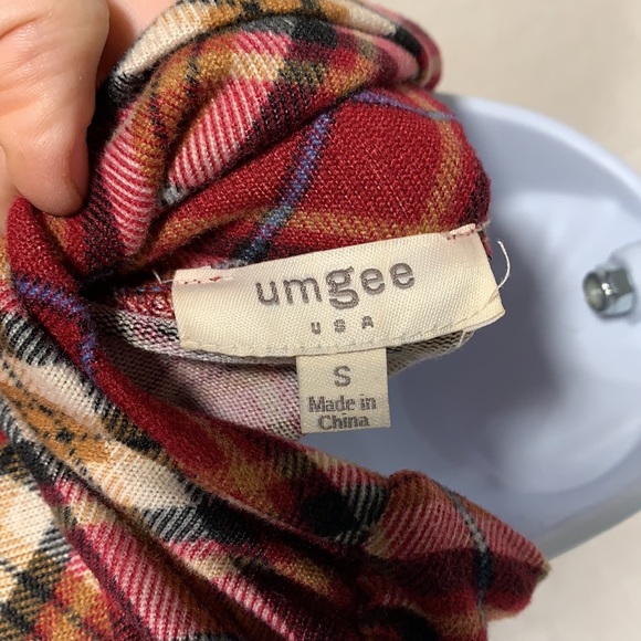 Umgee plaid turtle neck top with bell sleeves. Sm - Picture 4 of 6